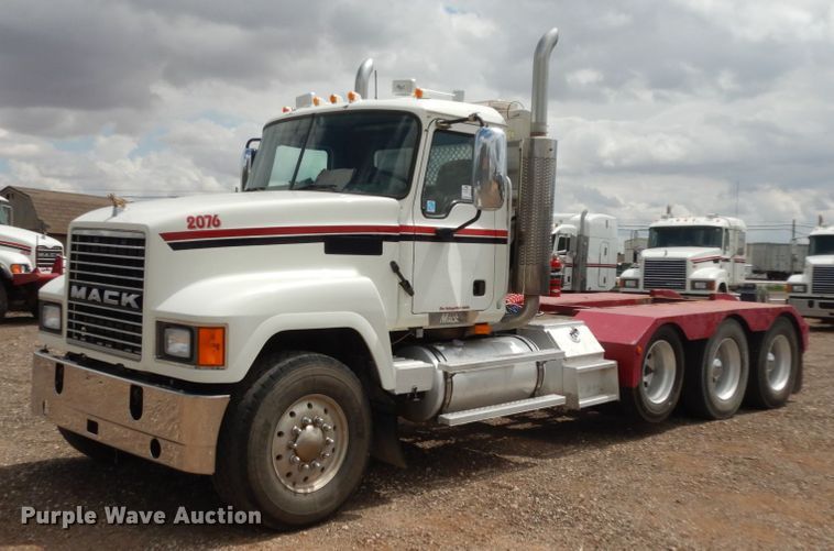 image for item DM6286 2007 Mack CHN613  semi truck