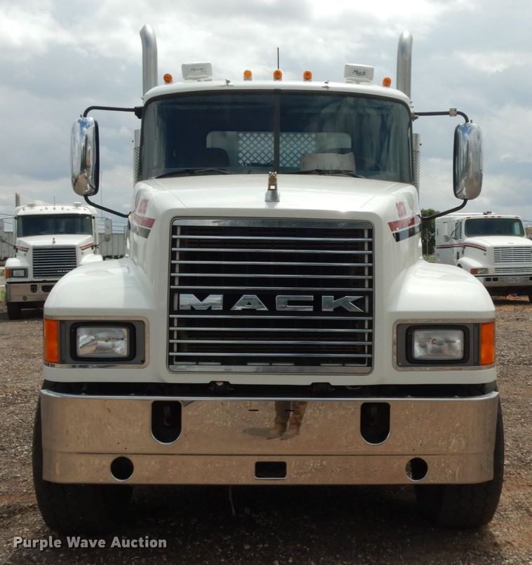 image for item DM6286 2007 Mack CHN613  semi truck