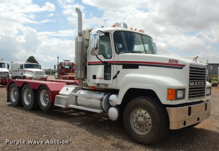 image for item DM6286 2007 Mack CHN613  semi truck