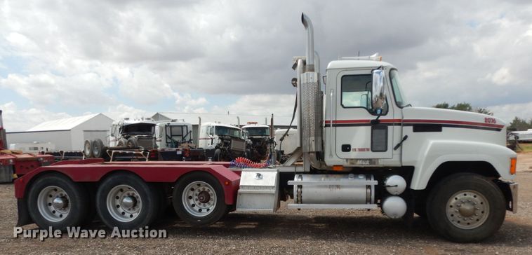 image for item DM6286 2007 Mack CHN613  semi truck