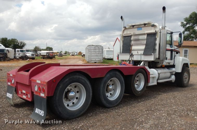 image for item DM6286 2007 Mack CHN613  semi truck