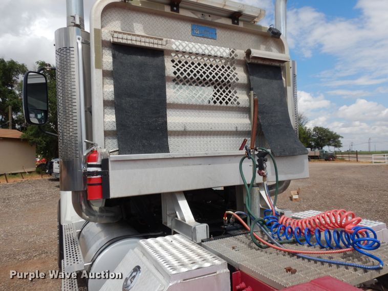 image for item DM6286 2007 Mack CHN613  semi truck