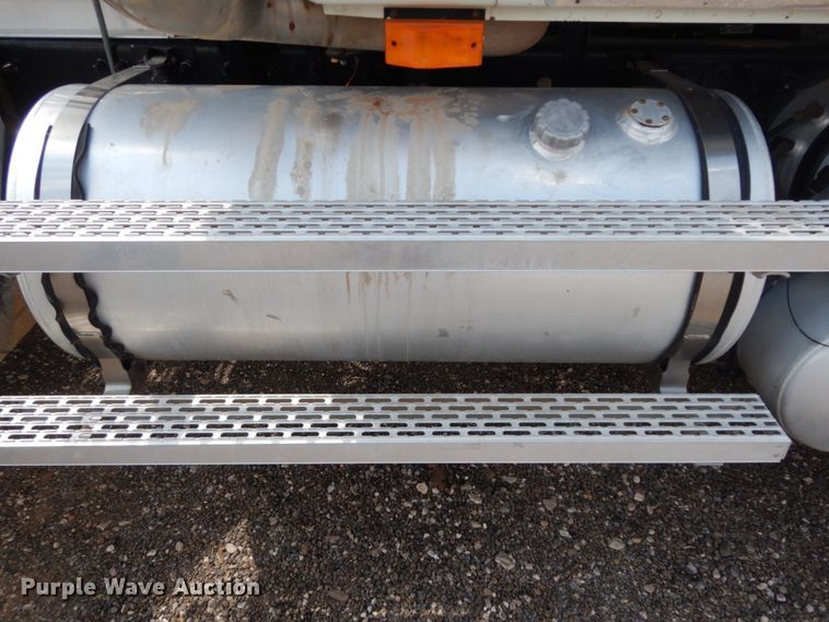 image for item DM6286 2007 Mack CHN613  semi truck