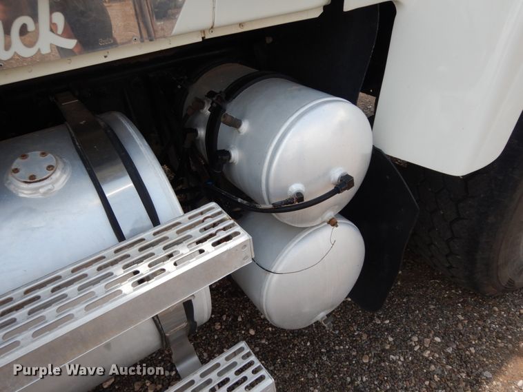 image for item DM6286 2007 Mack CHN613  semi truck