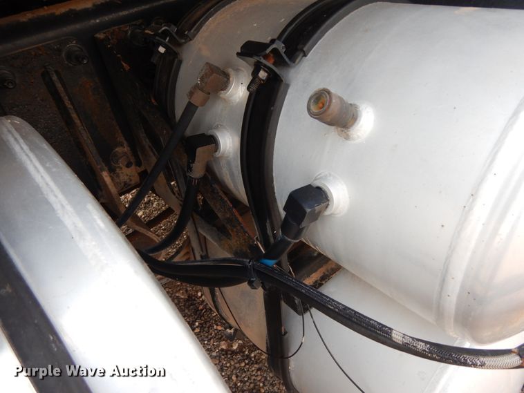 image for item DM6286 2007 Mack CHN613  semi truck