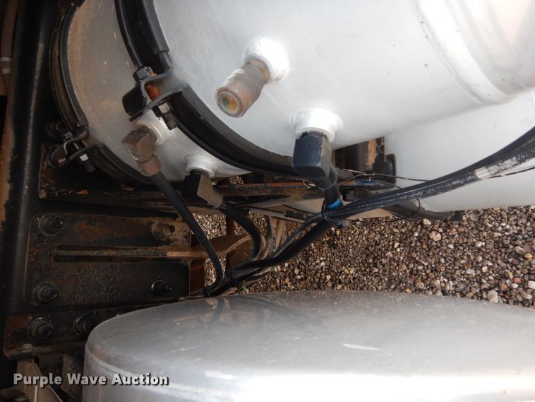 image for item DM6286 2007 Mack CHN613  semi truck