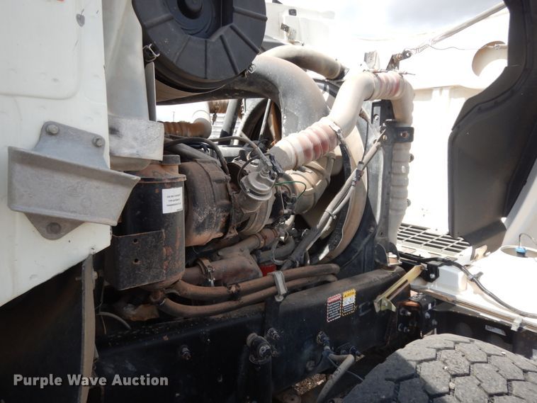 image for item DM6286 2007 Mack CHN613  semi truck