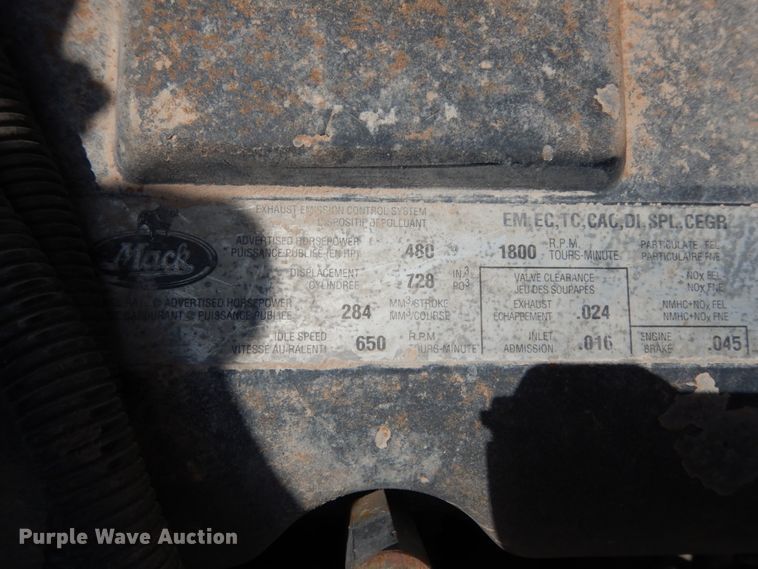 image for item DM6286 2007 Mack CHN613  semi truck