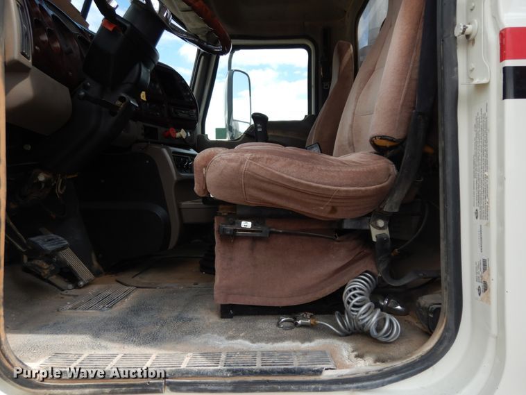 image for item DM6286 2007 Mack CHN613  semi truck