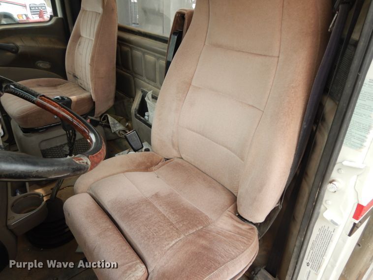 image for item DM6286 2007 Mack CHN613  semi truck