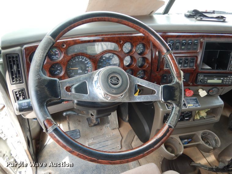 image for item DM6286 2007 Mack CHN613  semi truck