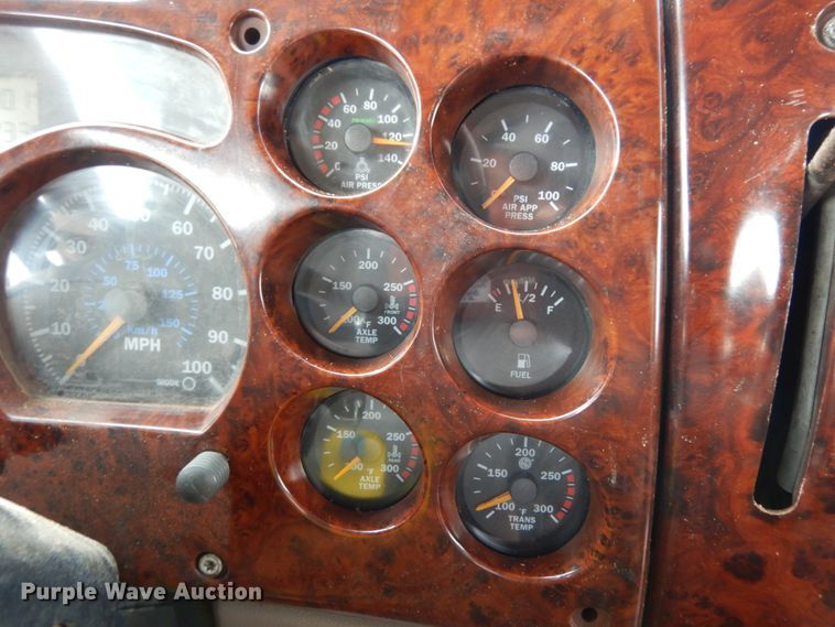 image for item DM6286 2007 Mack CHN613  semi truck