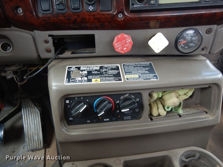 image for item DM6286 2007 Mack CHN613  semi truck