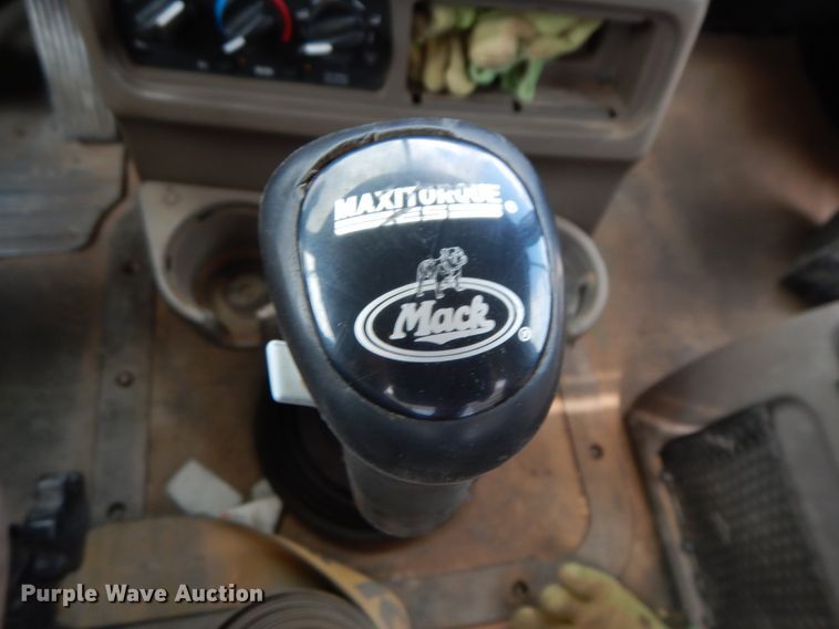 image for item DM6286 2007 Mack CHN613  semi truck