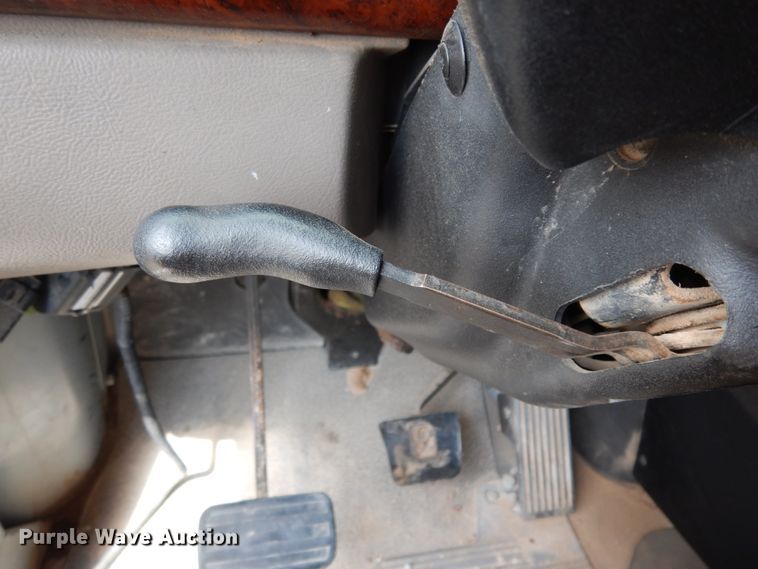 image for item DM6286 2007 Mack CHN613  semi truck