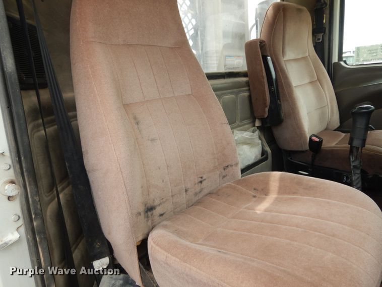 image for item DM6286 2007 Mack CHN613  semi truck