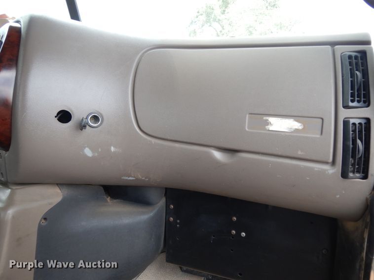 image for item DM6286 2007 Mack CHN613  semi truck