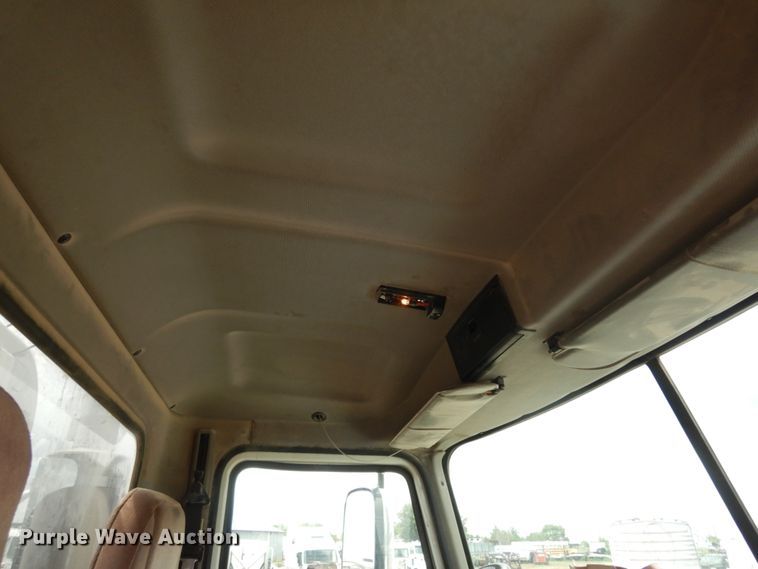 image for item DM6286 2007 Mack CHN613  semi truck