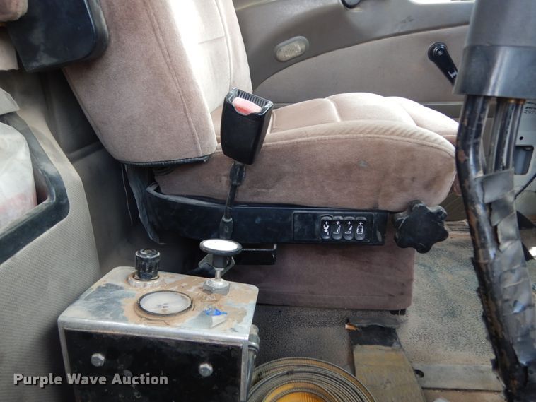 image for item DM6286 2007 Mack CHN613  semi truck