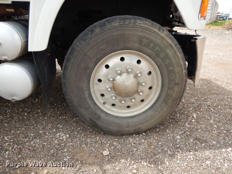 image for item DM6286 2007 Mack CHN613  semi truck