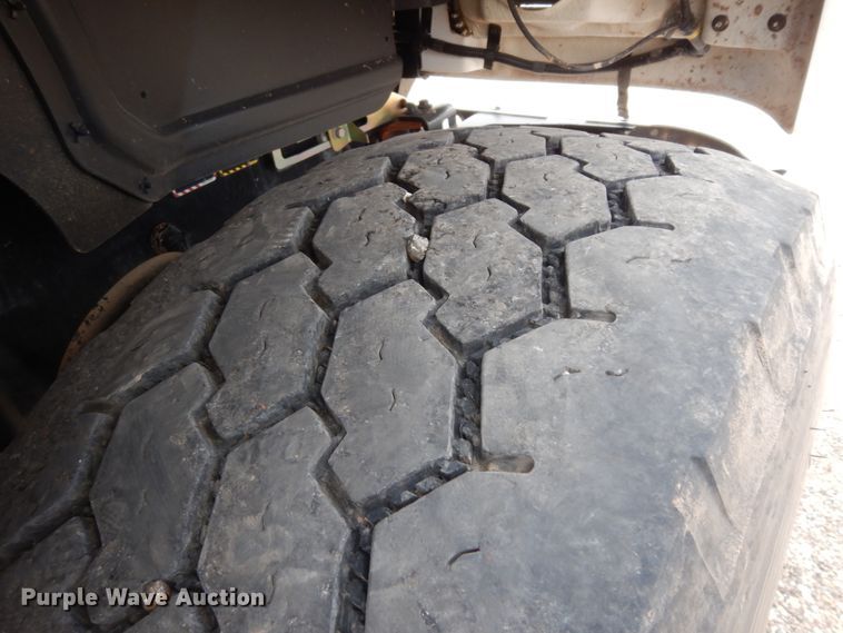 image for item DM6286 2007 Mack CHN613  semi truck