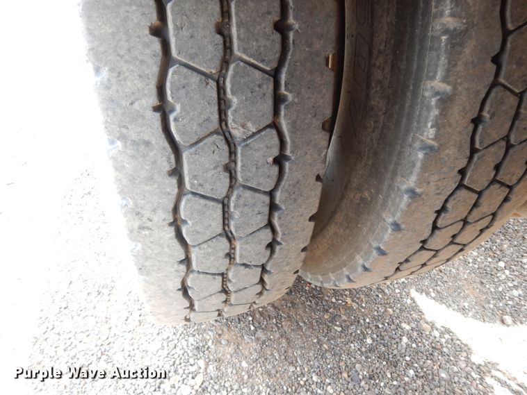 image for item DM6286 2007 Mack CHN613  semi truck