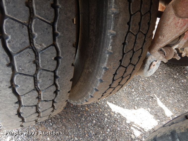 image for item DM6286 2007 Mack CHN613  semi truck