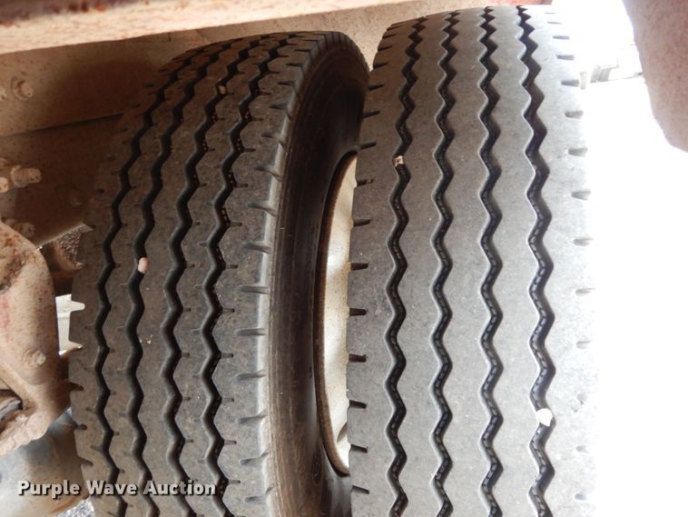 image for item DM6286 2007 Mack CHN613  semi truck