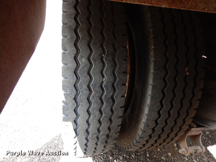 image for item DM6286 2007 Mack CHN613  semi truck