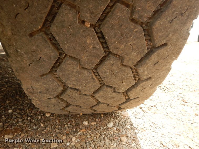 image for item DM6286 2007 Mack CHN613  semi truck