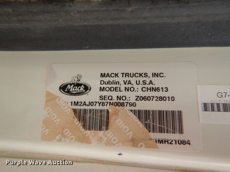 image for item DM6286 2007 Mack CHN613  semi truck