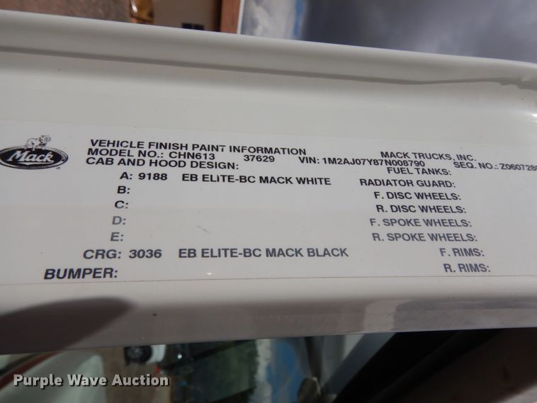 image for item DM6286 2007 Mack CHN613  semi truck