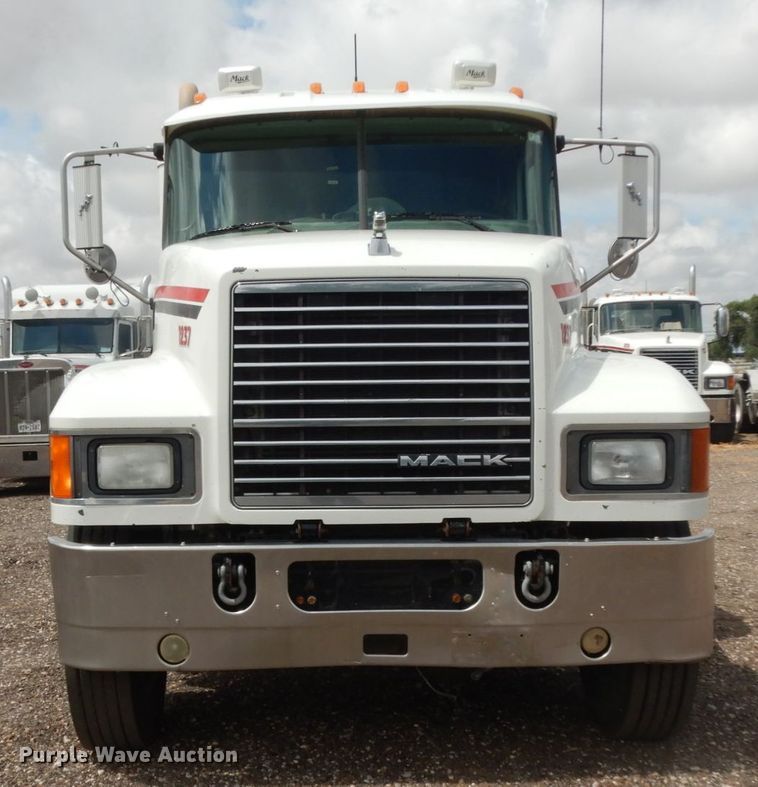 image for item DM6287 2012 Mack CHU613  semi truck