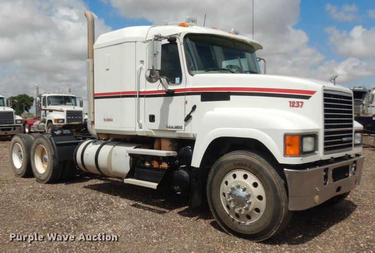 image for item DM6287 2012 Mack CHU613  semi truck