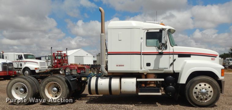 image for item DM6287 2012 Mack CHU613  semi truck