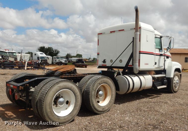 image for item DM6287 2012 Mack CHU613  semi truck