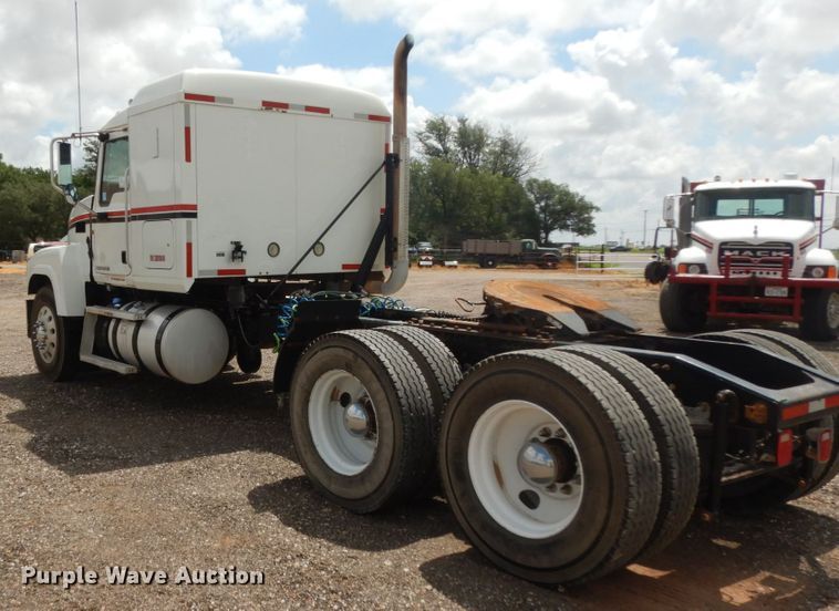 image for item DM6287 2012 Mack CHU613  semi truck