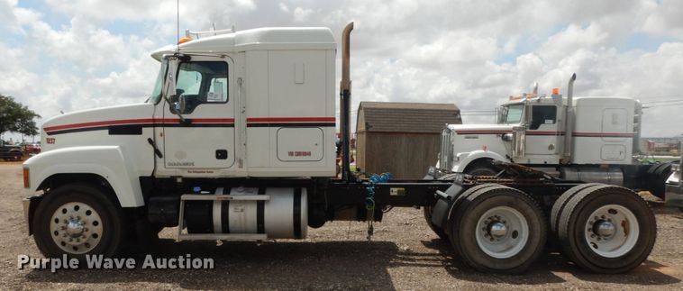 image for item DM6287 2012 Mack CHU613  semi truck