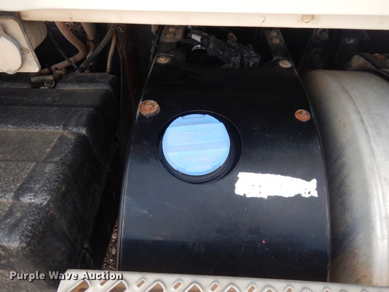 image for item DM6287 2012 Mack CHU613  semi truck