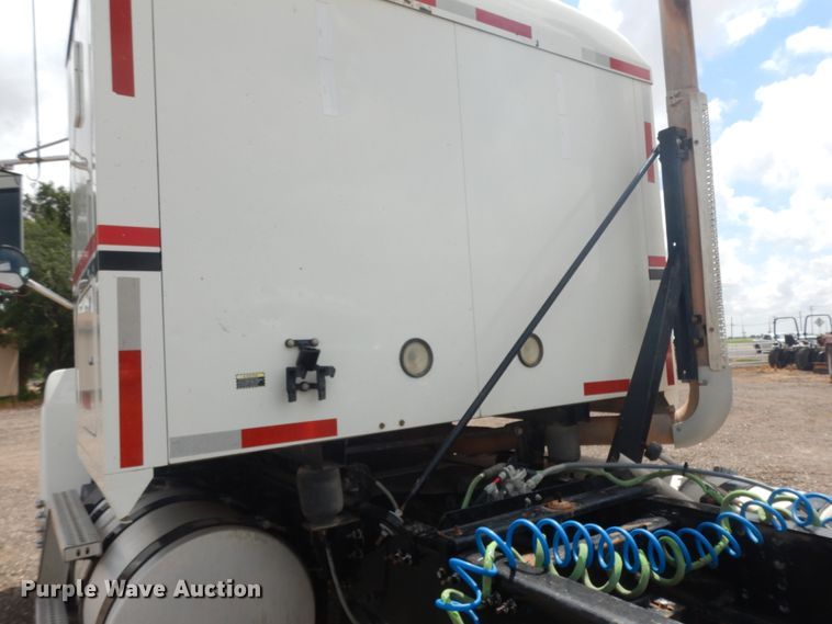 image for item DM6287 2012 Mack CHU613  semi truck