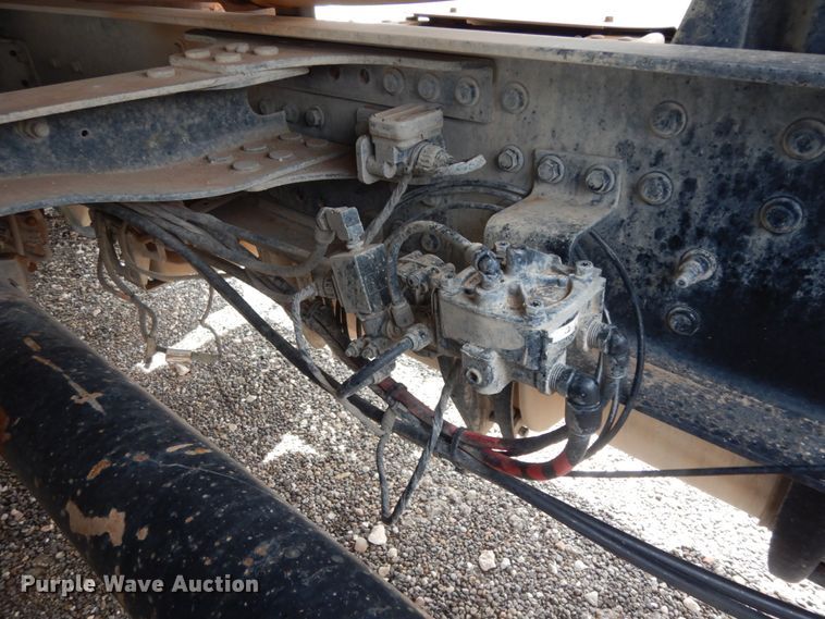 image for item DM6287 2012 Mack CHU613  semi truck