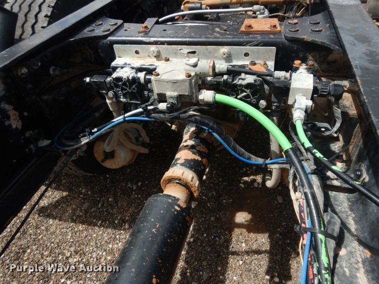 image for item DM6287 2012 Mack CHU613  semi truck