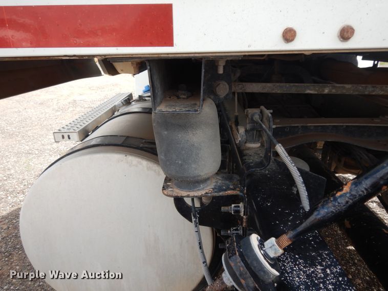 image for item DM6287 2012 Mack CHU613  semi truck