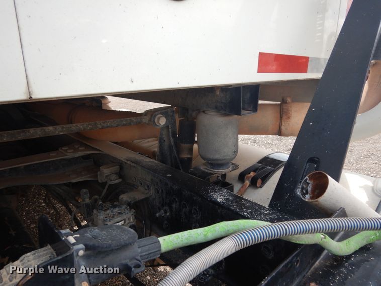 image for item DM6287 2012 Mack CHU613  semi truck