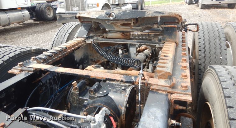 image for item DM6287 2012 Mack CHU613  semi truck