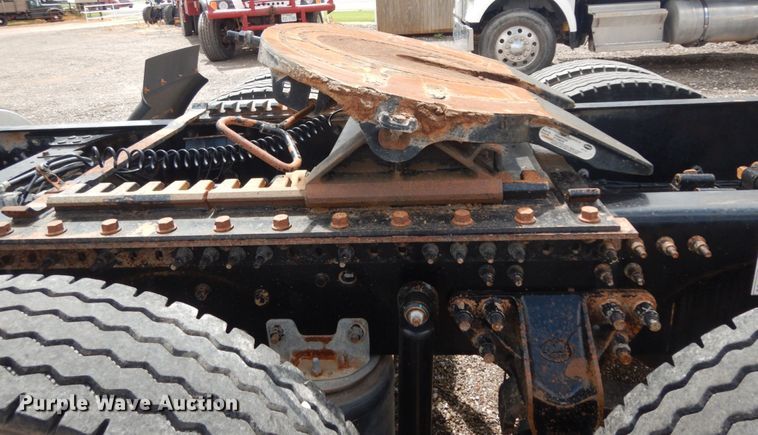 image for item DM6287 2012 Mack CHU613  semi truck