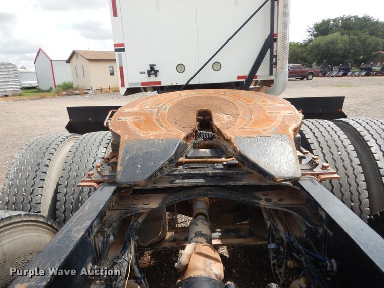 image for item DM6287 2012 Mack CHU613  semi truck