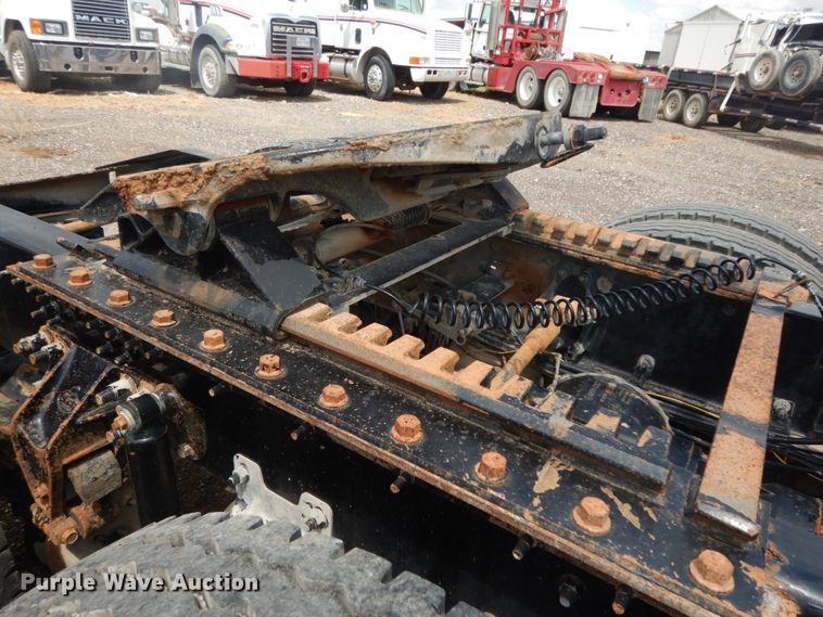 image for item DM6287 2012 Mack CHU613  semi truck