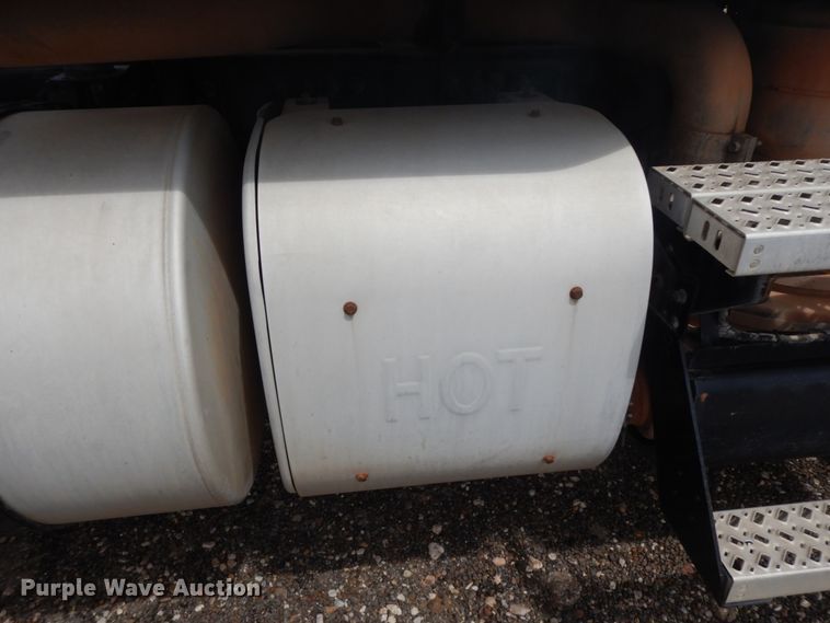 image for item DM6287 2012 Mack CHU613  semi truck