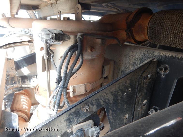 image for item DM6287 2012 Mack CHU613  semi truck